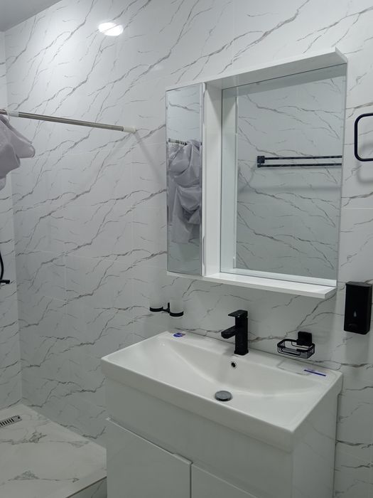 Установка Аристон ванна раковина смеситель чащагина стиральная машина.