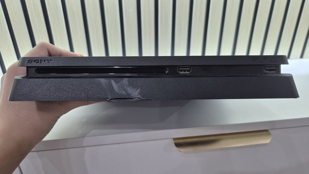 ПС4 слим с джойстиком и играми