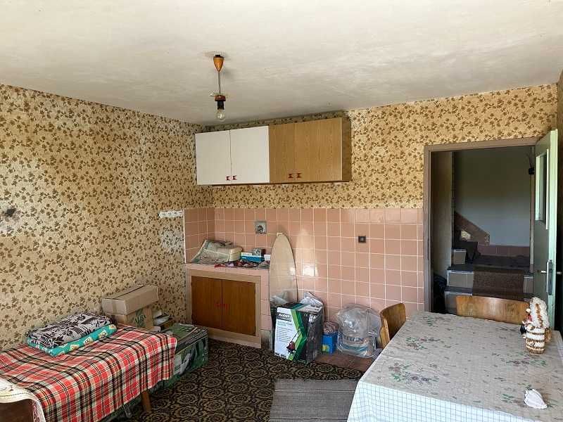 къща, тухла 1984г. , на 2 етажа, село Долна Диканя, двор 870м