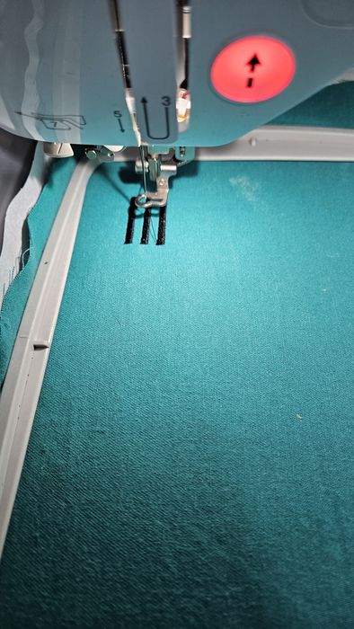 Masina de brodat computerizata f440e