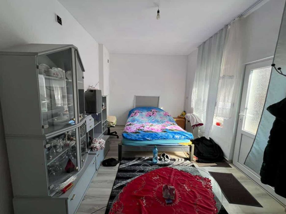 Vând casă la sat