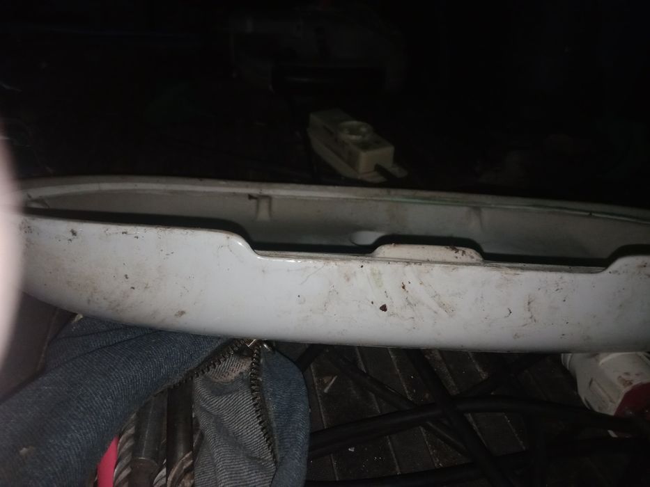 Крышка от бочка унитаза