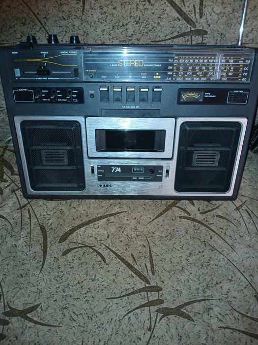 Casetofon Aiwa sau Philips de vanzare