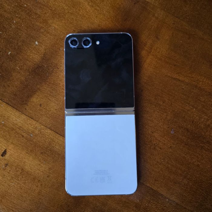 Samsung Z flip 5 nou