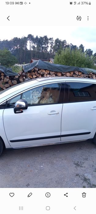Vând Peugeot 3008