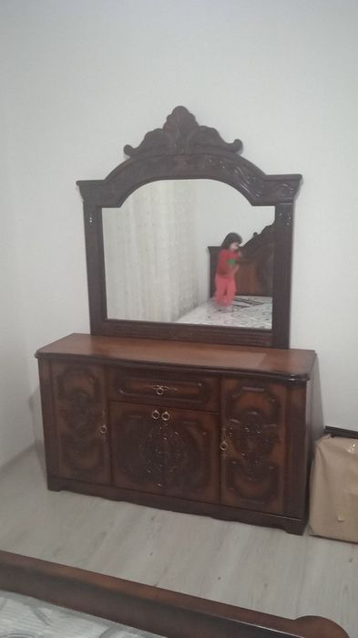 Spalniy garnitur sotiladi