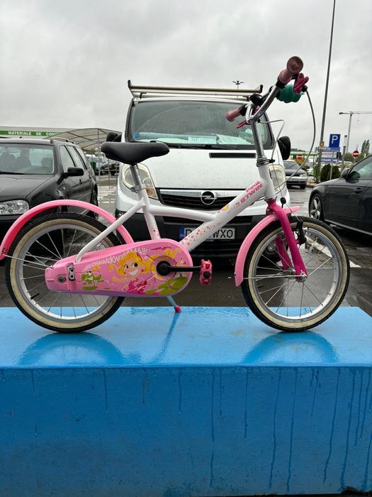 Vînd bicicletă fetiță