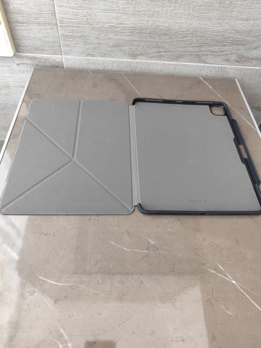 Черен сгъваем магнитен калъф Epico за iPad