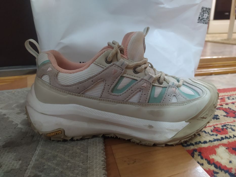 Продам женский кросовки