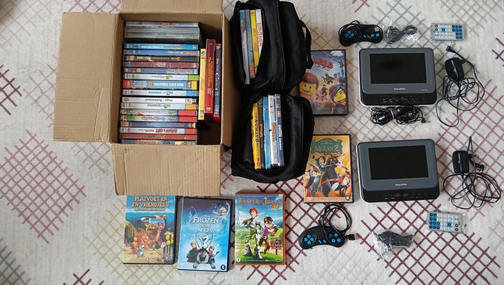 Преносими DVD плейъри аксесоари и много дискове с анимации