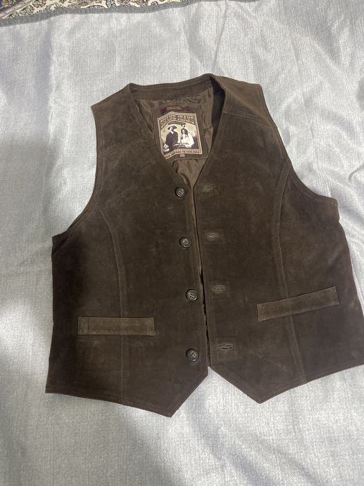 Продаю кожаные жилетки