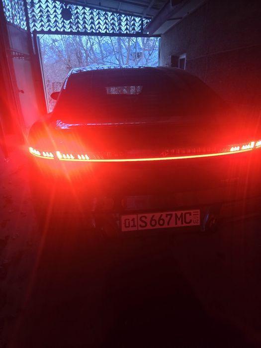 Продаётся автомобиль  новый срочно салона пакупали