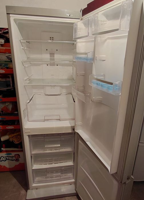 Продам 2х камерный холодильник