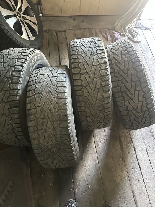 Продам б/у зимние шины на крассовер