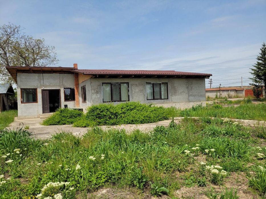 Vând casă + teren