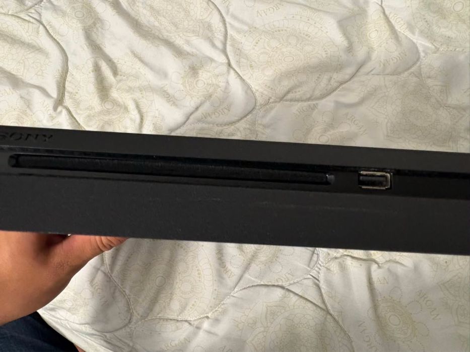 Ps4 de 1T + cateva jocuri