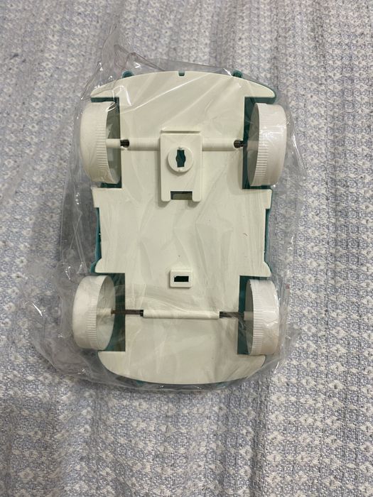 Игрушка в виде машины