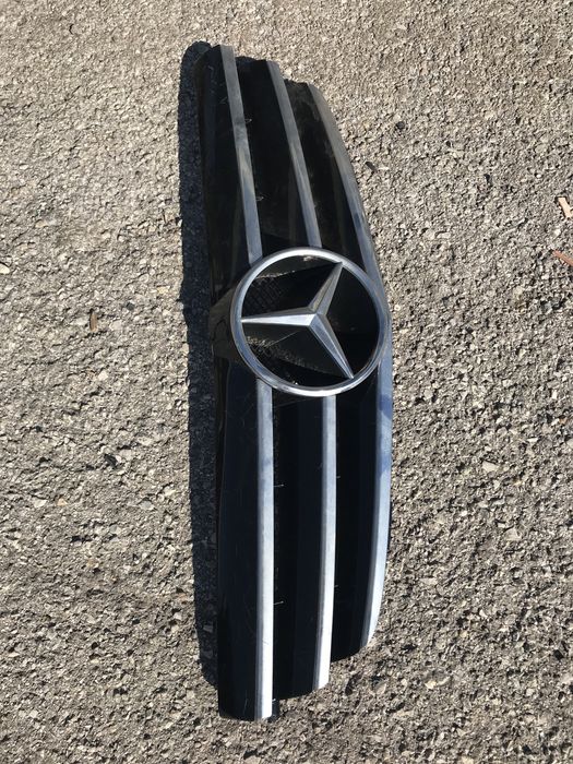 Предна декоративна решетка  с емблема за Мерцедес Mercedes CLK 209 AMG