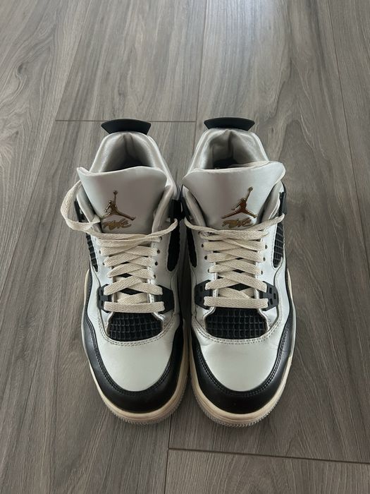 Jordan 4 Retro Platinum Gold