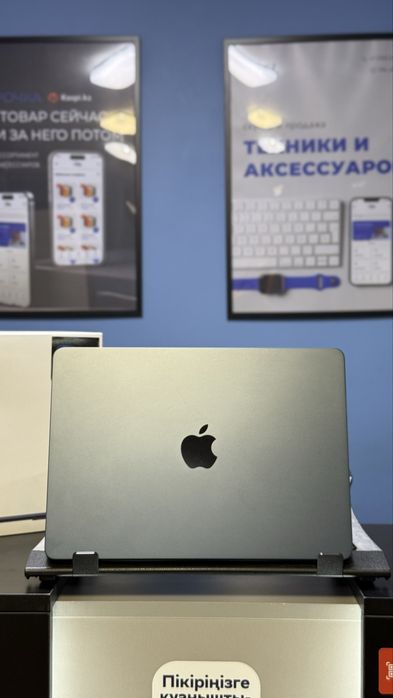 Продам ноутбук MacBook Air 13 M4