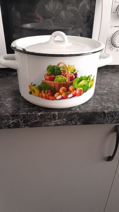 Продам кастрюлю 3000