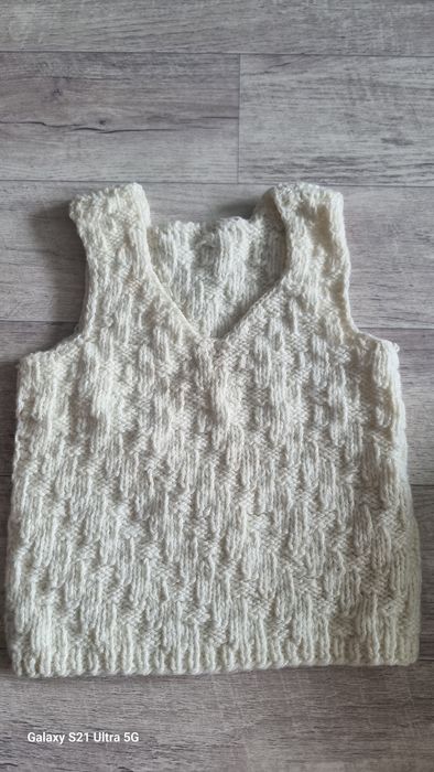 Вязаный детский свитер