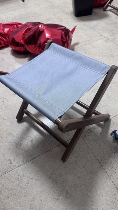 Стеллаж, стулья , помощник , зеркало, диспенсер