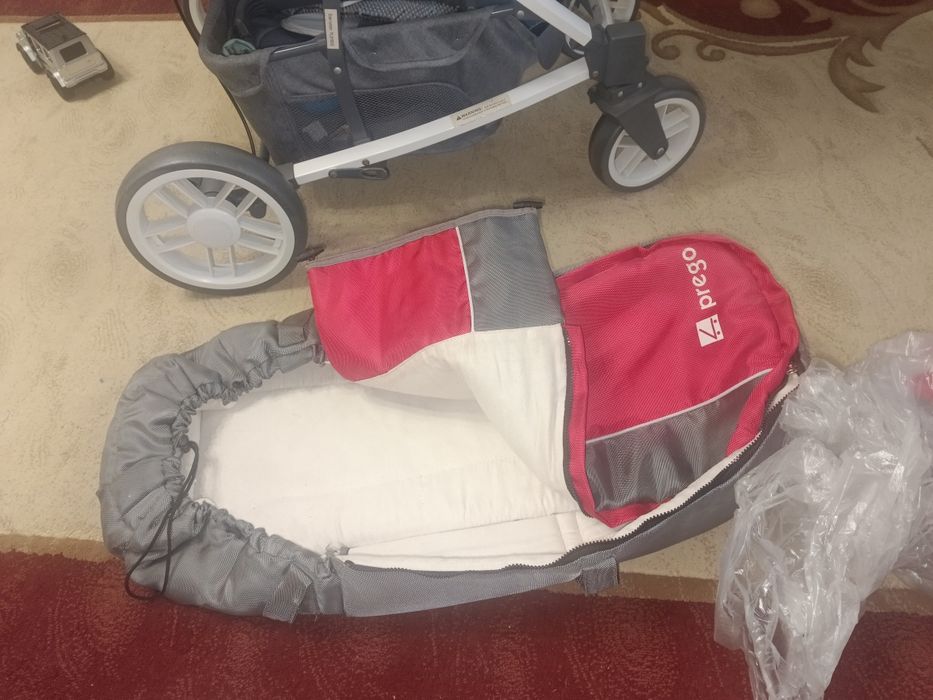 Детская коляска прочная