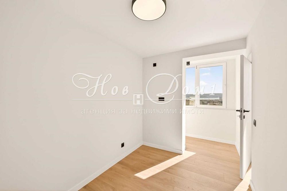 Продава се Тристаен апартамент в Варна, Левски - 70 кв.м за 1567 €/кв.м - Снимка #13