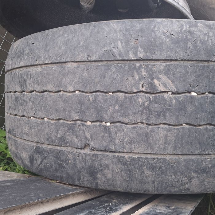 Vând anvelope camion  pentru rezerve 315 70 22.5 385 55 22,5