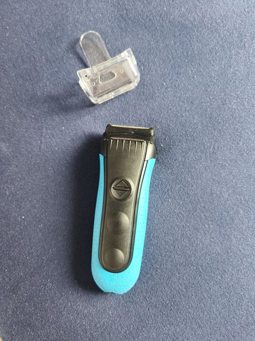 Електрическа самобръсначка Braun Series 3 3040s foil shaver