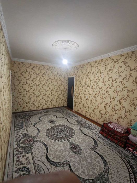 Ibin sinoda 5 xonali 2 etaj kvartira sotiladi !!