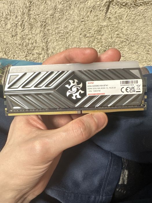 Продам оперативную память Adata xpg spectrix dd4