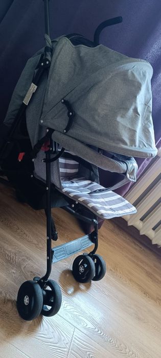 Продается прогулочная коляска