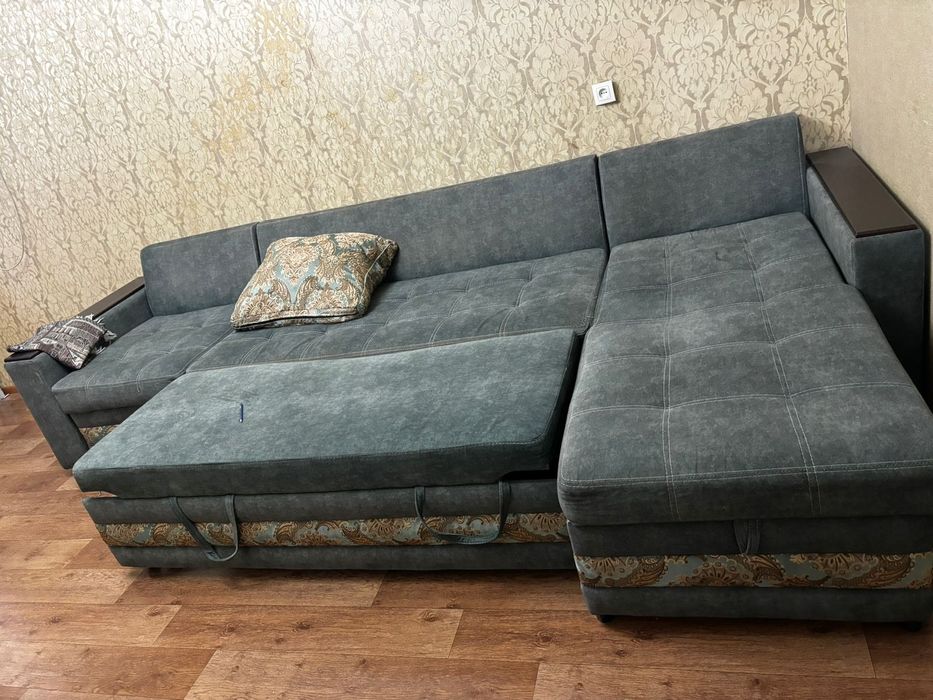 Диван сатылады срочно