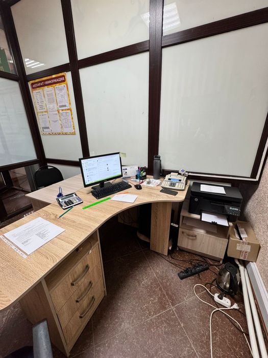 Продам офисную мебель.