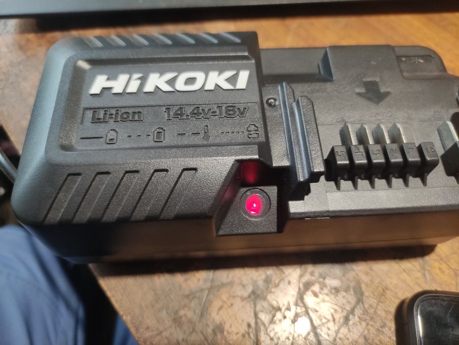Оригинално бързо зарядно HiKOKI UC 18YKSL (14.4V - 18V)
​Продавам ориг