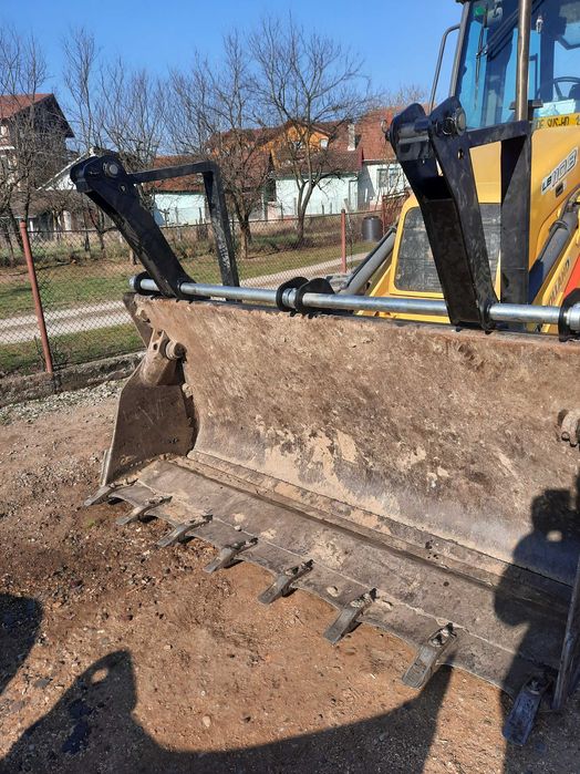 Închiriez buldoexcavator