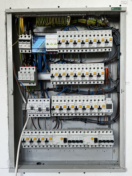 Electrician, tablotier