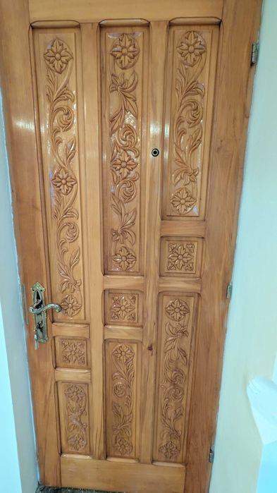 Apartament de vânzare cu 3 camere, renovat în Brad – Zona A, zonă liniștită, ideal pentru familie +40 754 200 900