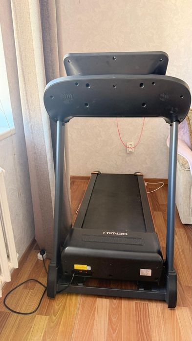 Продам беговую дорожку GENAU