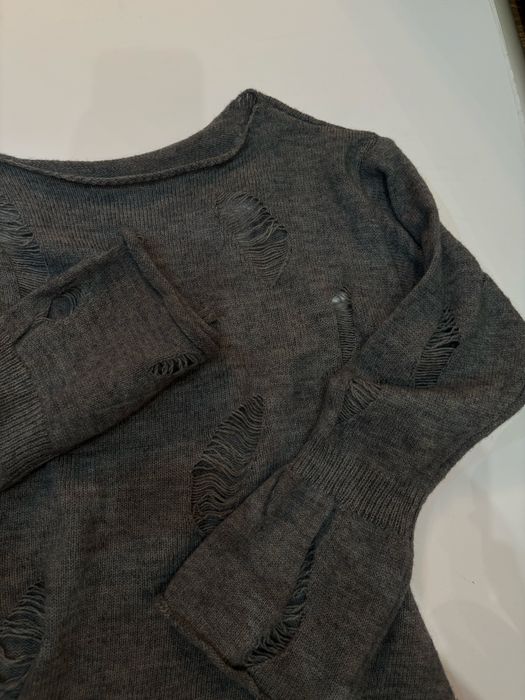 Свитер вязаный рваный