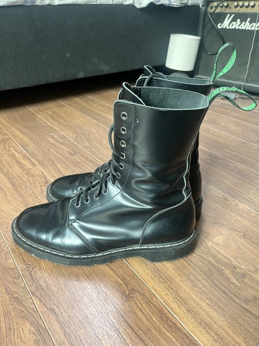 Solovair Black Hi-Shine 11 Eye Astronaut Boot