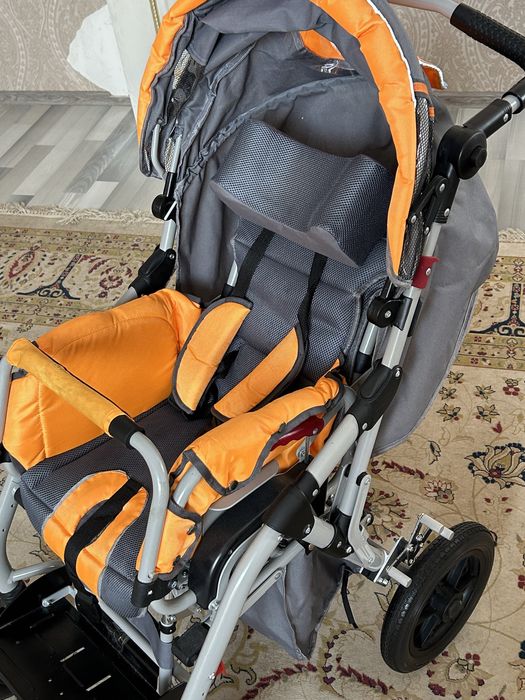 Продам детскую инвалидную коляску