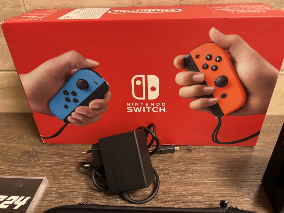 Consola Nintendo Switch  cu Joy Cons