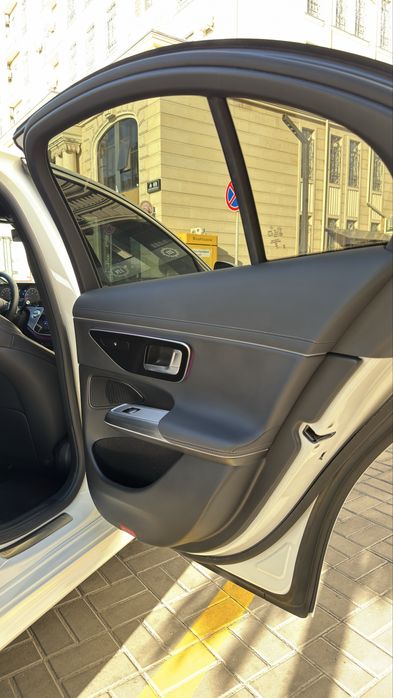 Mercedes-Benz E200 W214