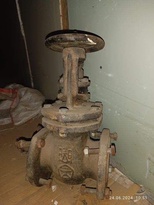 Продам задвижку д80 фланцевую