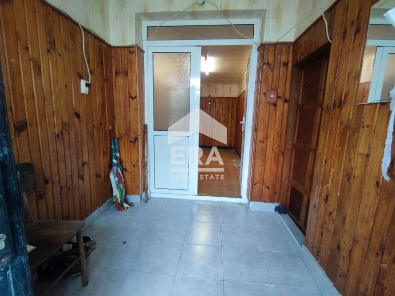 Прекрасна двуетажна къща в село Клокотница