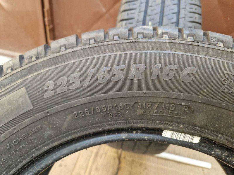 2 Michelin R16C 225/65
летни бусови гуми
DOT0618