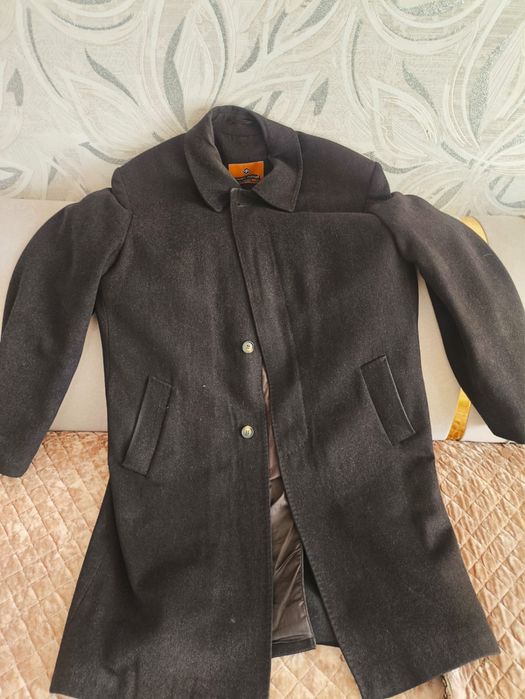 Отдам бесплатно б/у одежду. Самовывоз.